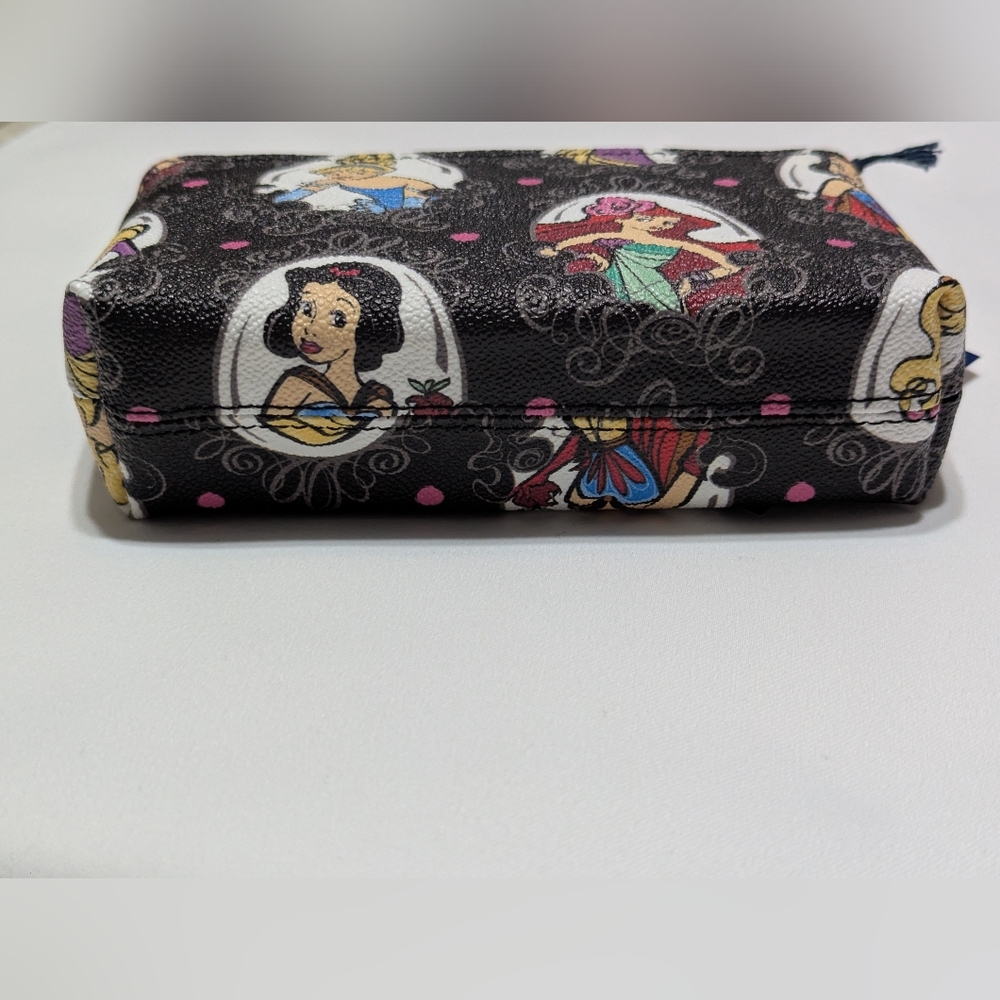 Dooney & Bourke Disney Runway Princess Cosmetic Bag /Pouch - Picture 5 of 11